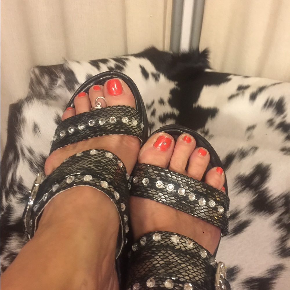 NWOT Grazie Showy Sandal!